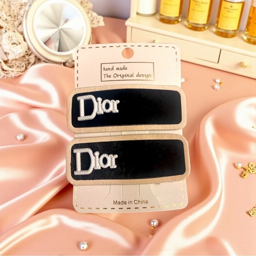 A-1DC-40: HAIR CLIPS: 2 Piece: Black & Cream/Off White, NWOT